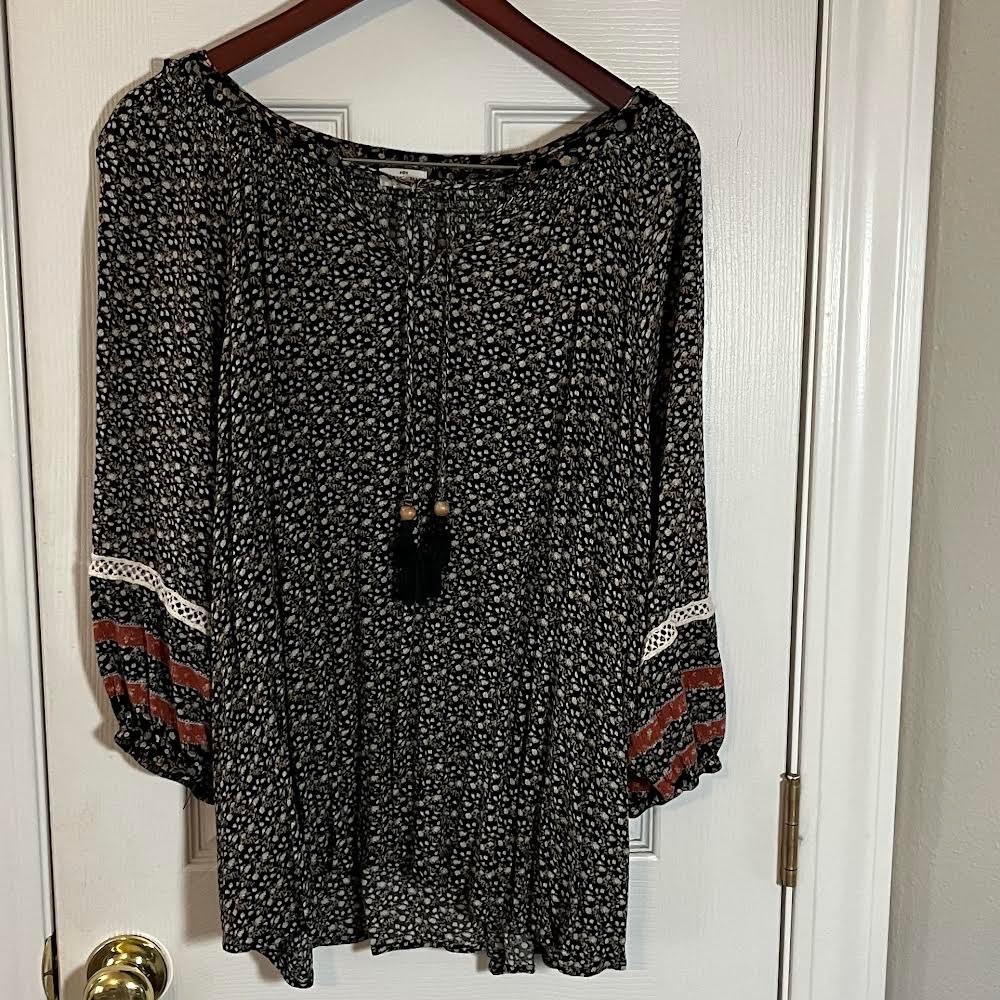 Mason & Belle Peasant style top, SZ 3X, 3/4 sleeves with trim. Has ties in front